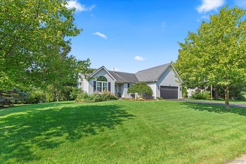 9327 Huron Park Dr, Brighton, MI, 48116-6298 | Card Image