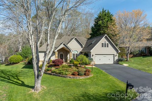 113 Fairway Knoll Dr, Hendersonville, NC, 28739-8827 | Card Image