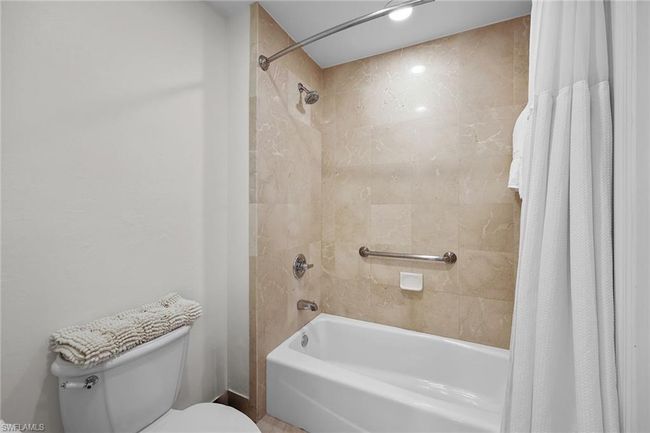 311 - 221 9 Th St S, Condo with 1 bedrooms, 1 bathrooms and null parking in NAPLES FL | Image 18