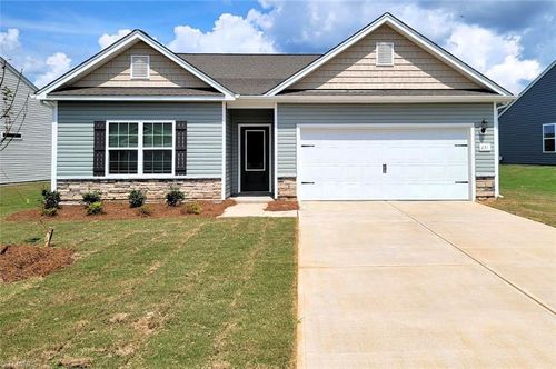 231 Macintosh Dr, King, NC, 27021-8846 | Card Image