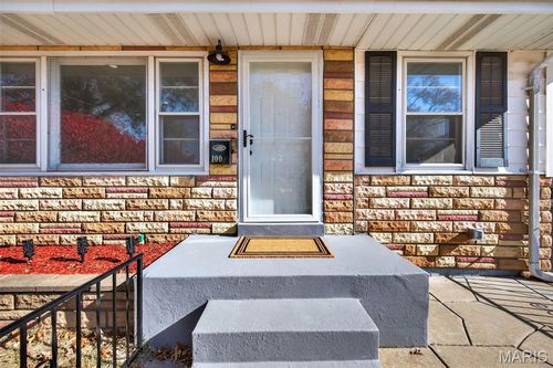 100 Du Bourg Ln, Florissant, MO, 63031-8414 | Card Image