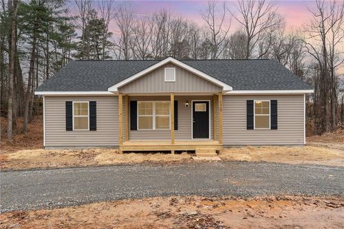129 Lake Blvd, Elkin, NC, 28621-2729 | Card Image