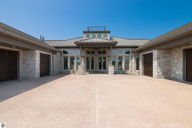 4173 Dornoch Ct, House other with 6 bedrooms, 4 bathrooms and null parking in Williamsburg MI | Image 4