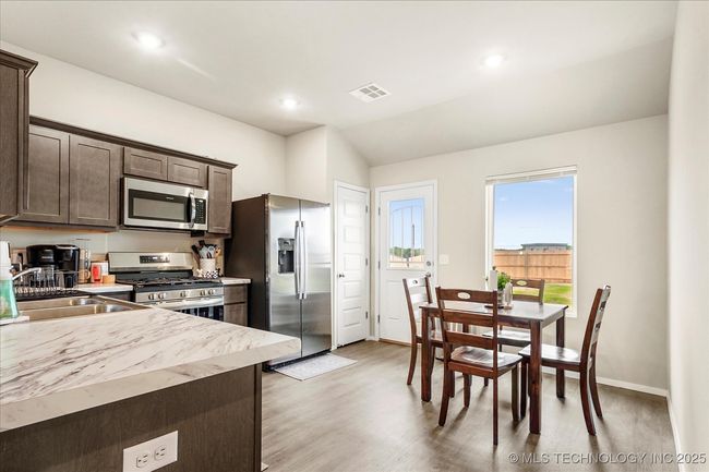 29318 E 80 Th St S, House other with 3 bedrooms, 2 bathrooms and null parking in Broken Arrow OK | Image 6