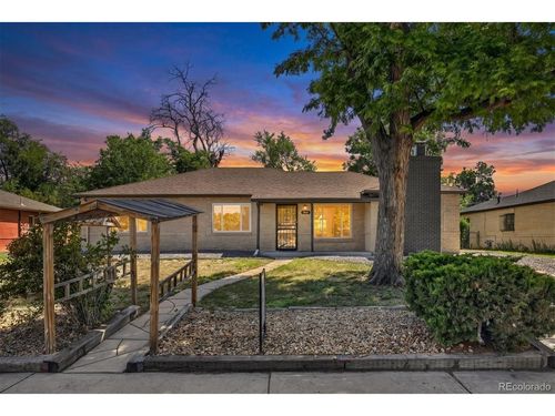 900 Quentin St, Aurora, CO, 80011-6310 | Card Image