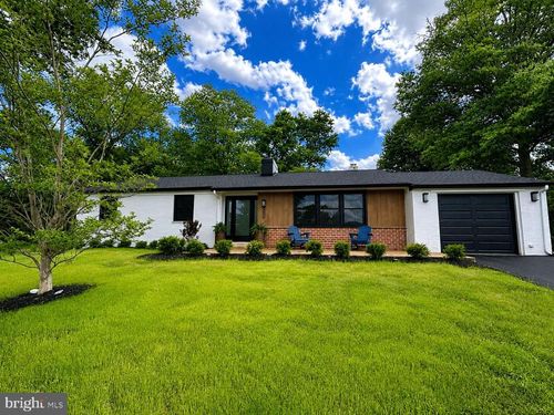 800 Falcon Ln, WEST CHESTER, PA, 19382-5723 | Card Image
