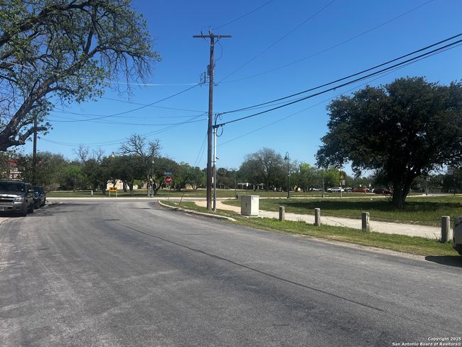 811 Theo Pkwy, House other with 2 bedrooms, 1 bathrooms and null parking in San Antonio TX | Image 6
