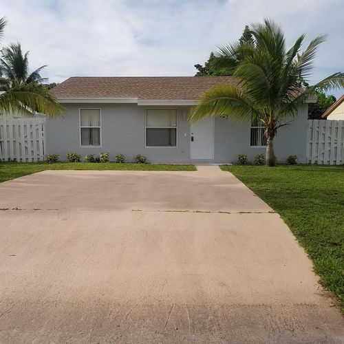 423 W Mango St, Lantana, FL, 33462-2836 | Card Image