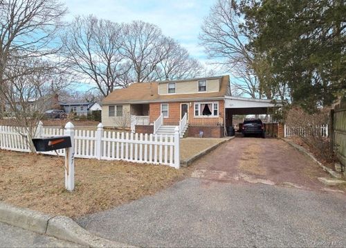 27 Dillmont Dr, Smithtown, NY, 11787-1634 | Card Image