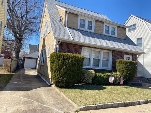 202 Park Ave, Williston Park, NY, 11596-1130 | Card Image