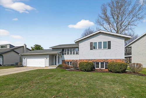 1570 Kuhle Drive, SUN PRAIRIE, WI, 53590 | Card Image