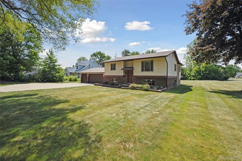 3395 W Maple Rd, Wixom, MI, 48393-1738 | Card Image