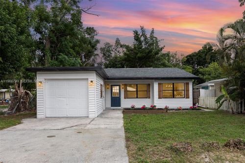 2916 Hawthorne St, SARASOTA, FL, 34239-3217 | Card Image