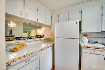 B - 5511 Bridgeport Way W, Condo with 2 bedrooms, 1 bathrooms and 2 parking in University Place WA | Image 3