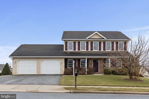 10 Vista Dr, Fredericksburg, PA, 17026-9226 | Card Image