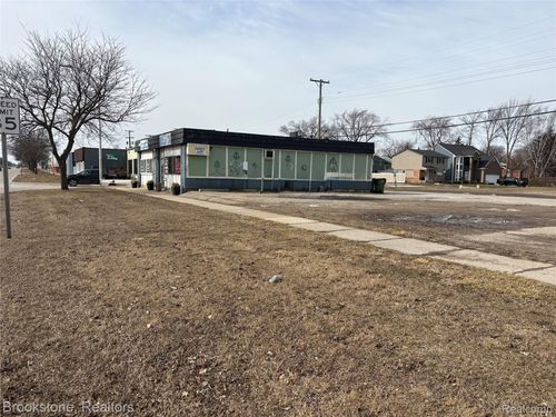 740 W 14 Mile Rd, Clawson, MI, 48017-3106 | Card Image