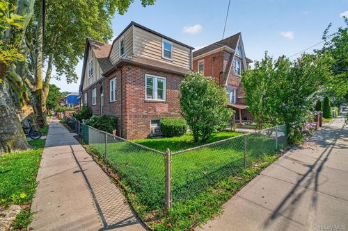 2400 Morgan Avenue, New York, NY, 10469 | Card Image