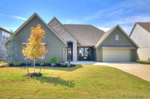 7117 E Queens St, Broken Arrow, OK, 74014-2561 | Card Image