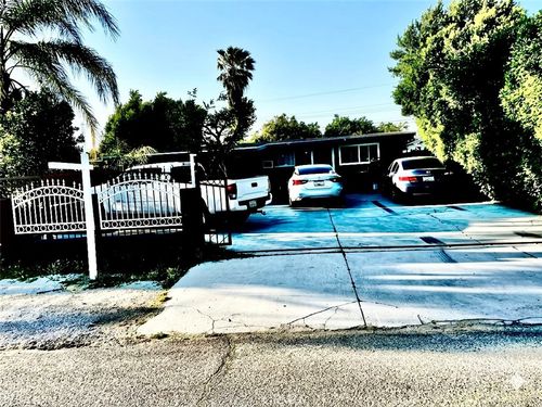18578 9th Street, Bloomington, CA, 92316 | Card Image