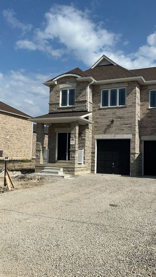 112 Baker St, Niagara Falls, ON, L2V0J6 | Card Image