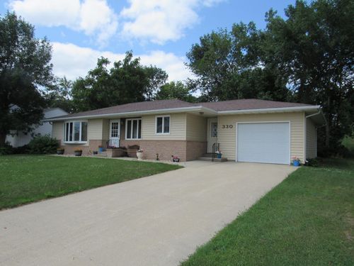 330 Carlton Ave, Chandler, MN, 56122-1028 | Card Image