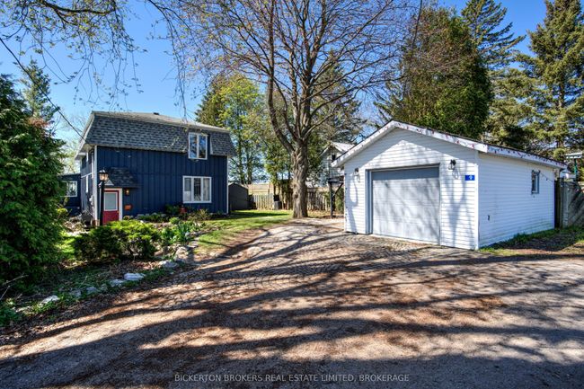 9 Grays Lane, House other with 5 bedrooms, 2 bathrooms and 2 parking in Gananoque ON | Image 4