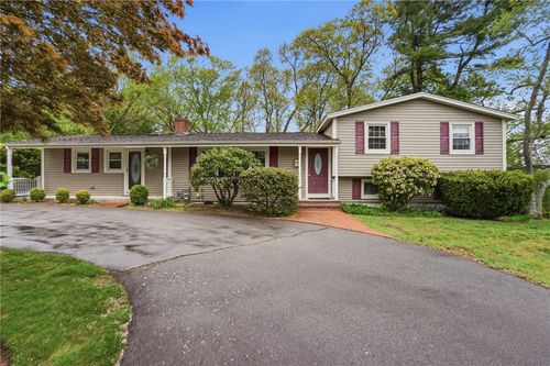 135 Red Chimney Dr, Warwick, RI, 02886-9316 | Card Image