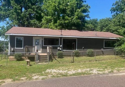201 N Elm St, Monett, MO, 65708-2528 | Card Image