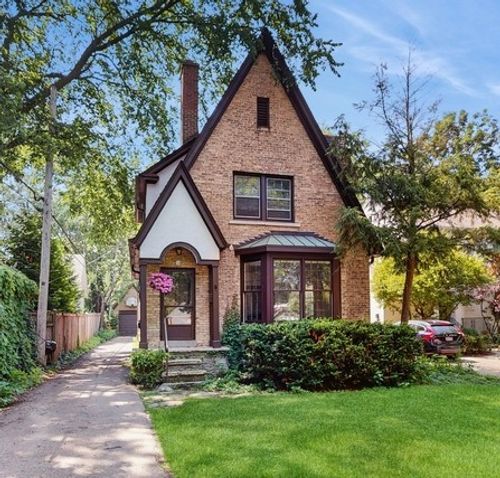 38 Brier St, Winnetka, IL, 60093-4002 | Card Image