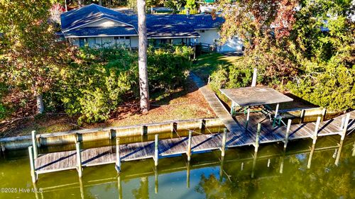 1214 Lupton Dr, Oriental, NC, 28571-9629 | Card Image