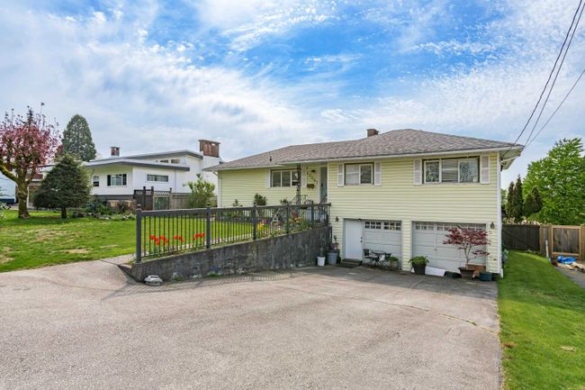 10267 125 Th Street, House other with 5 bedrooms, 2 bathrooms and 5 parking in Surrey BC | Image 2