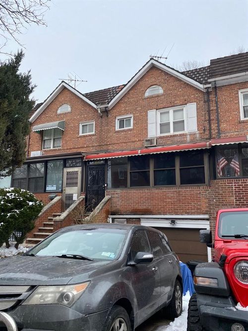 6111 Alderton St, Rego Park, NY, 11374-2735 | Card Image