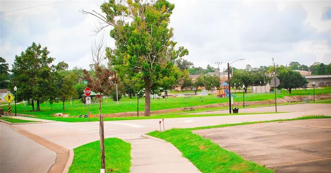 400 S Main St, House other with 2 bedrooms, 3 bathrooms and null parking in Jasper TX | Image 14