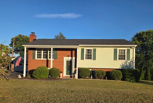 1055 Broadhill Dr, Vinton, VA, 24179-2840 | Card Image