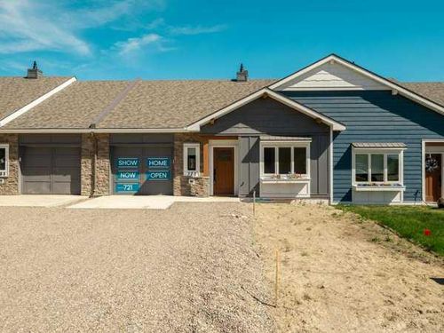 721 7 Ave W, Cardston, AB, T0K | Card Image