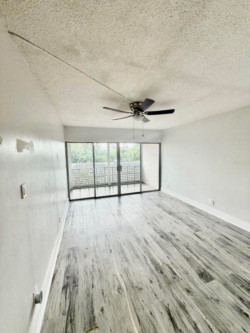 303-3301 Spanish Moss Ter, Lauderhill, FL, 33319-5004 | Card Image