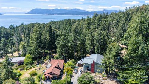 3705 Signal Hill Rd, Pender Island, BC, V0N2M0 | Card Image