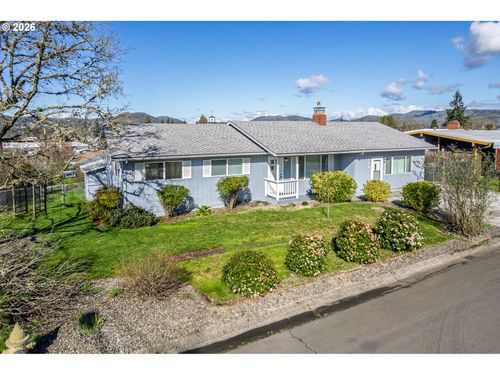 2488 W Lorraine Ave, Roseburg, OR, 97471-2638 | Card Image