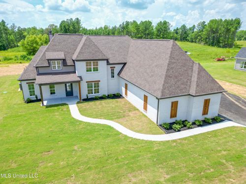 665 Fogg Rd, Nesbit, MS, 38651-9242 | Card Image