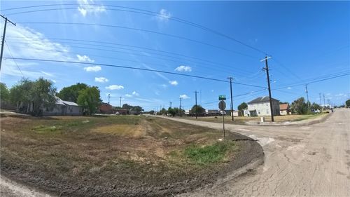 300 E Fulton Street, Sinton, TX, 78387 | Card Image