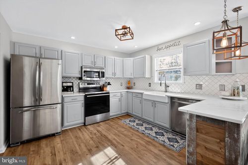 1571 Lane Dr, EDGEWATER, MD, 21037-4612 | Card Image