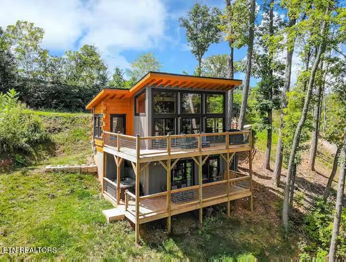 125 Chestnut Ln, Gatlinburg, TN, 37738-4646 | Card Image