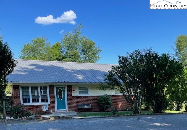 Mountain Ave, West Jefferson, NC 28694