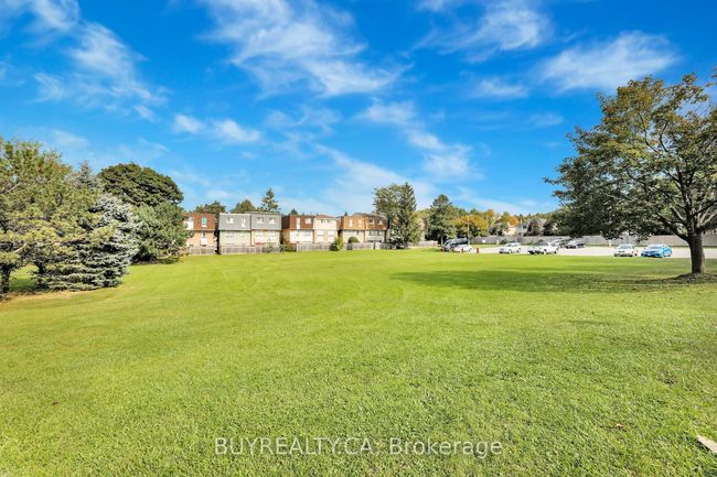 72B - 104 Poplar Cres, House attached with 4 bedrooms, 2 bathrooms and 2 parking in Aurora ON | Image 35