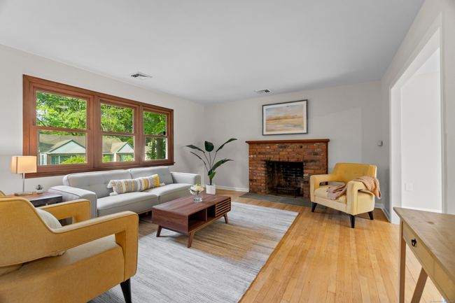 5 Robin Ln, House other with 3 bedrooms, 3 bathrooms and 4 parking in New Haven CT | Image 4