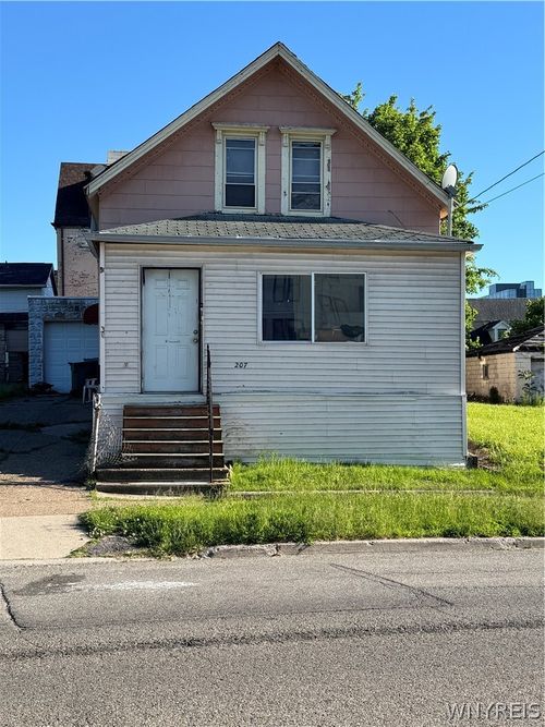 s-207 E North St, Buffalo, NY, 14204-1042 | Card Image