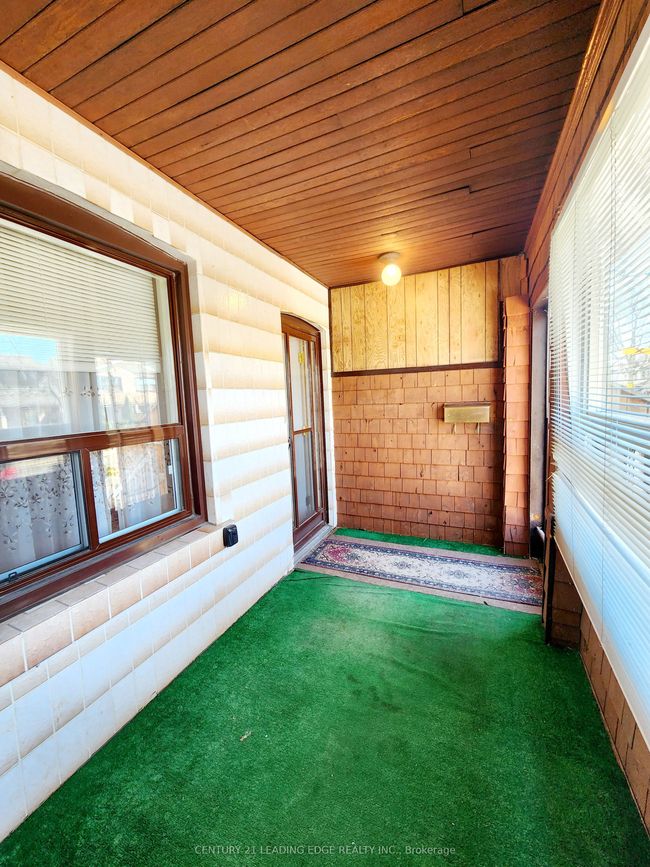 635 Coxwell Ave, House attached with 3 bedrooms, 2 bathrooms and null parking in Toronto ON | Image 5