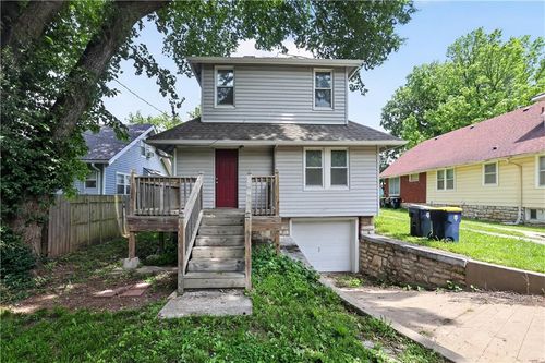 2211 E 68th Ter, Kansas City, MO, 64132-2923 | Card Image