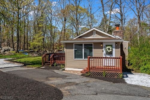 732 Brooklyn Mountain Rd, Hopatcong, NJ, 07843-1540 | Card Image