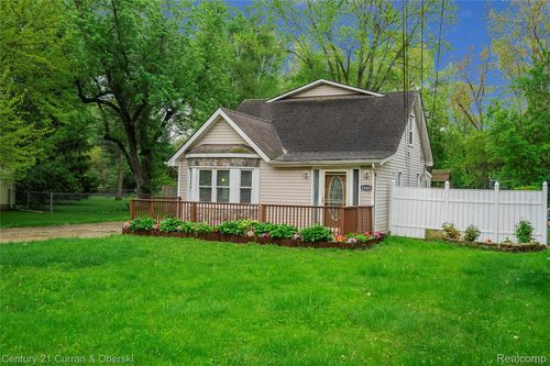 33805 Orangelawn St, Livonia, MI, 48150-2633 | Card Image